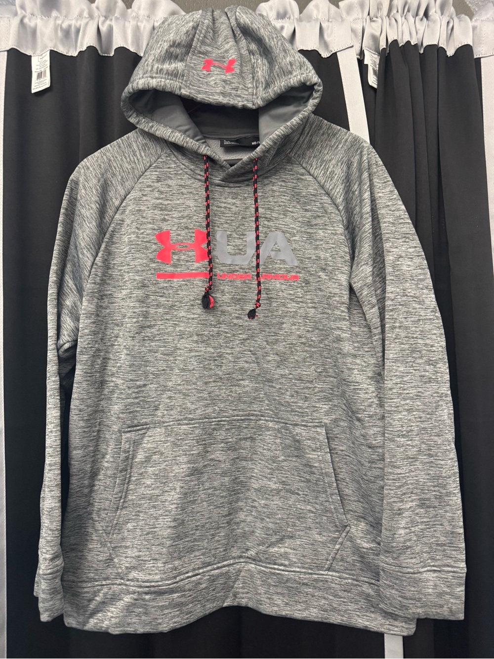 Under Armour Men’s Cold gear loose hoodie - size Medium